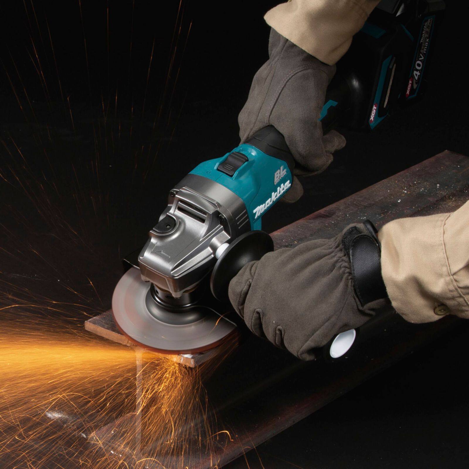 Makita  GA008GZ  smerigliatrice angolare a batteria 40V
