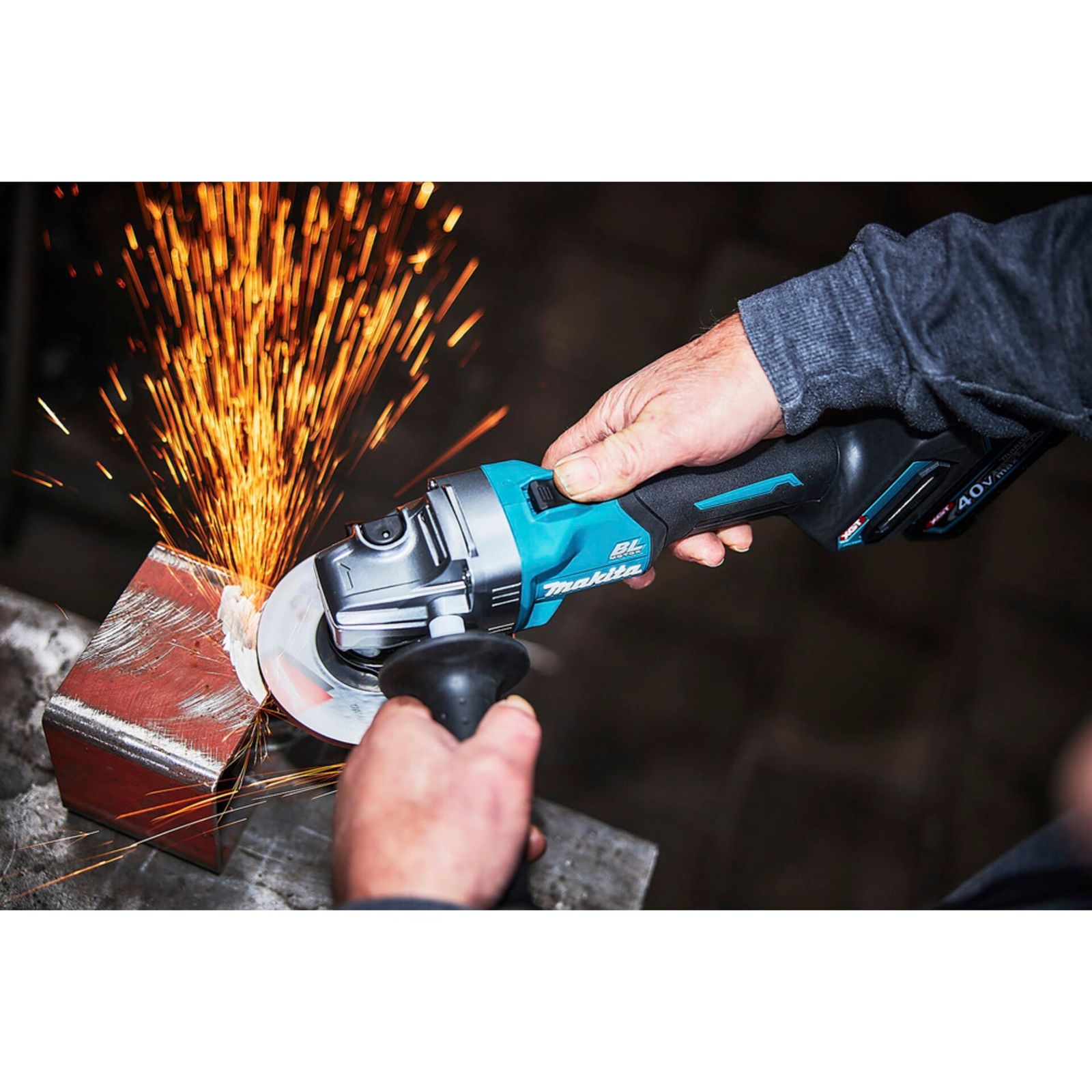 Makita  GA008GZ  smerigliatrice angolare a batteria 40V