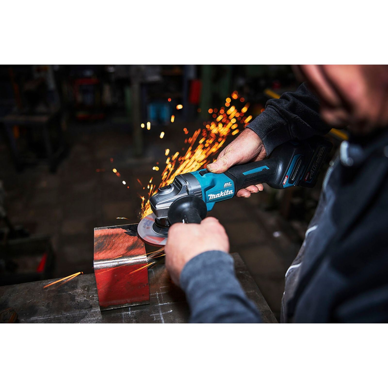 Makita  GA008GZ  smerigliatrice angolare a batteria 40V