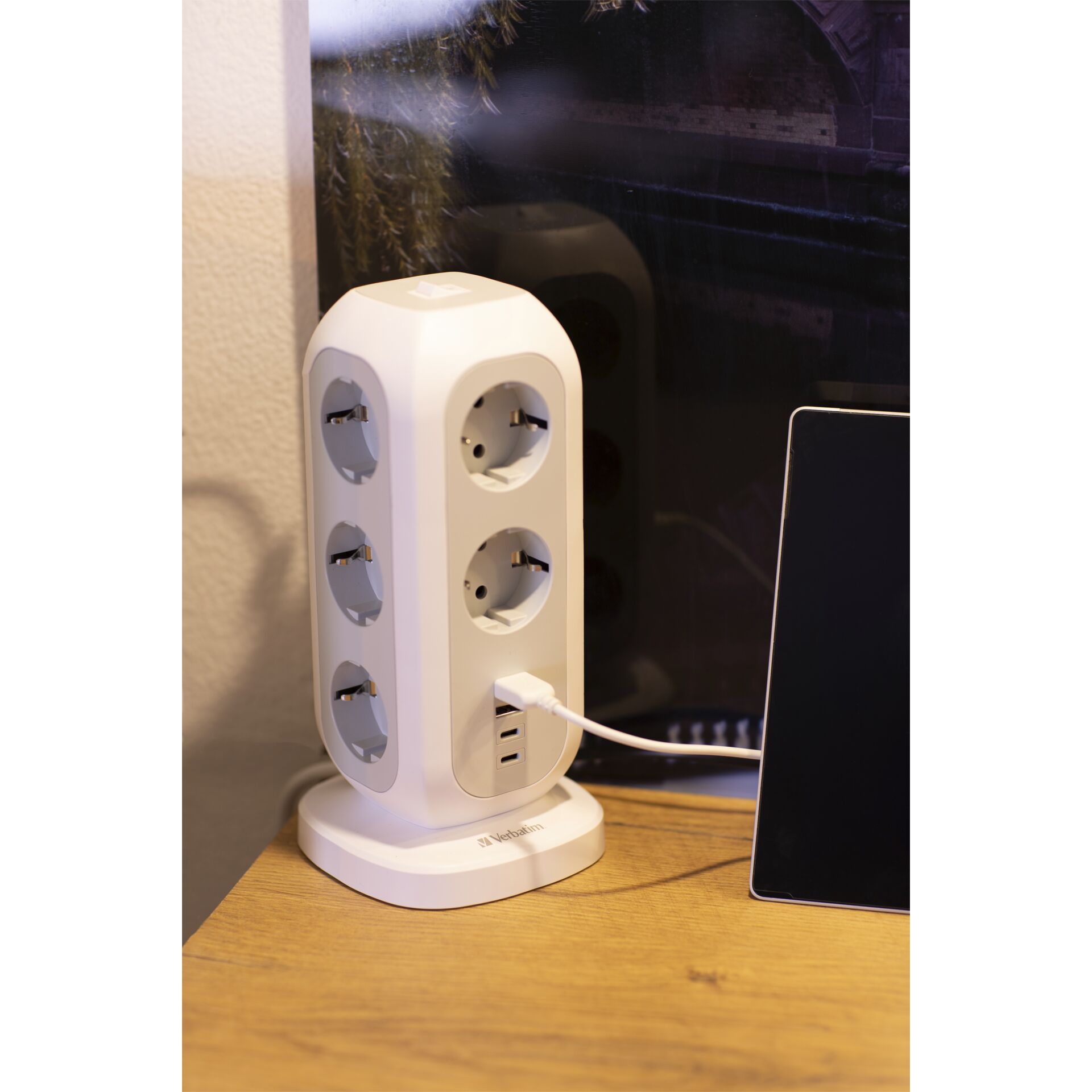 Verbatim EU Power Tower EUPT-01 11xAC / 2xUSB-A / 2xUSB-C  4