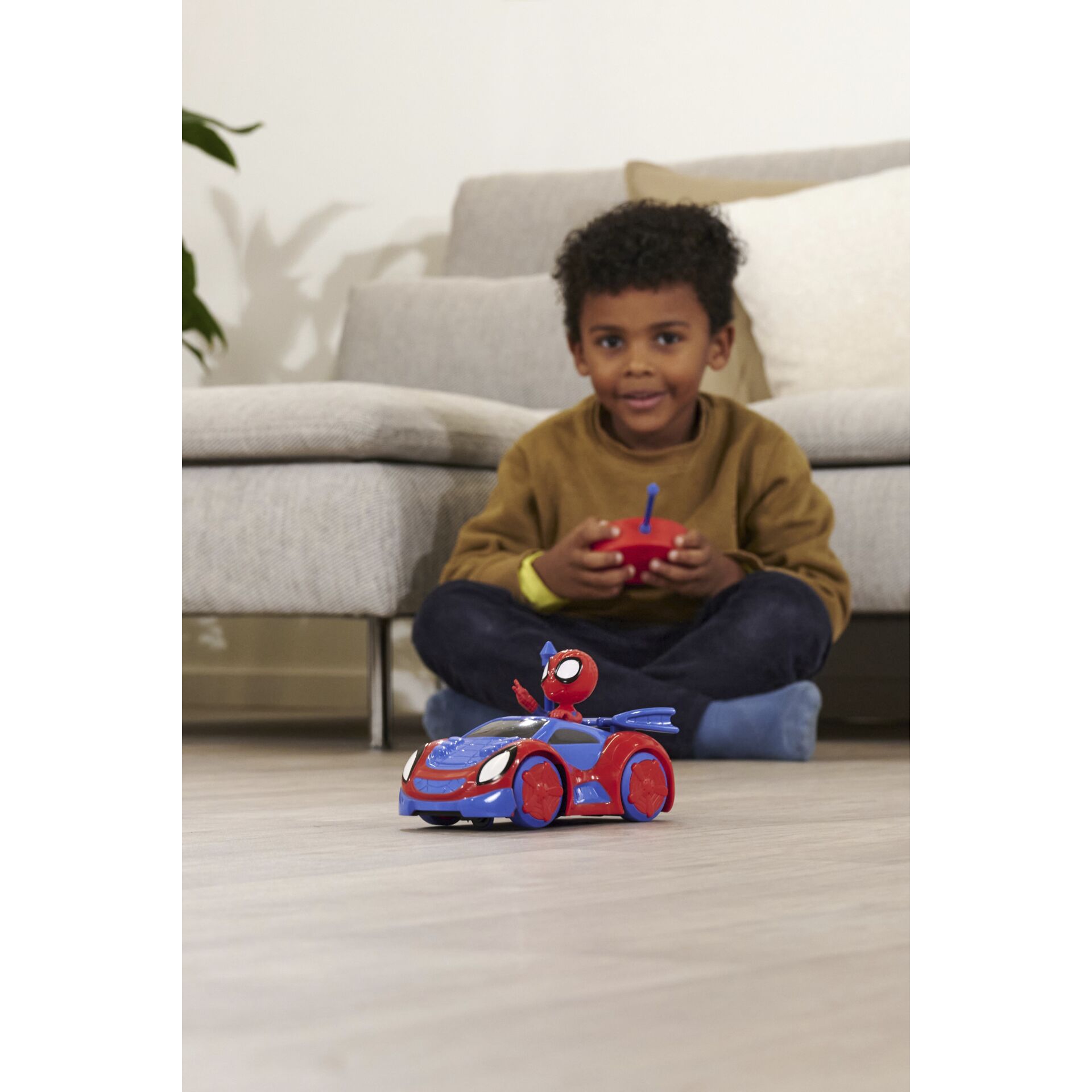 Jada RC Spidey Web Crawler 27 MHz 1:24            203223000