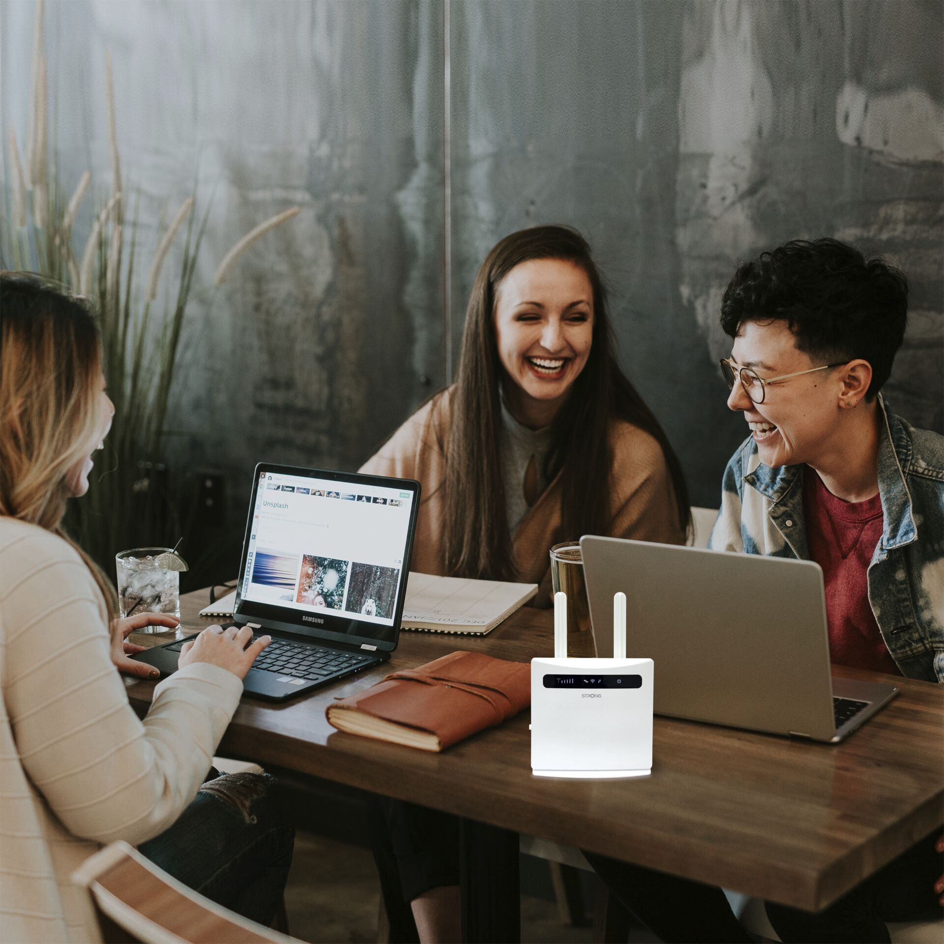 Strong 4GROUTER300V2 4G Router Wi-Fi 300