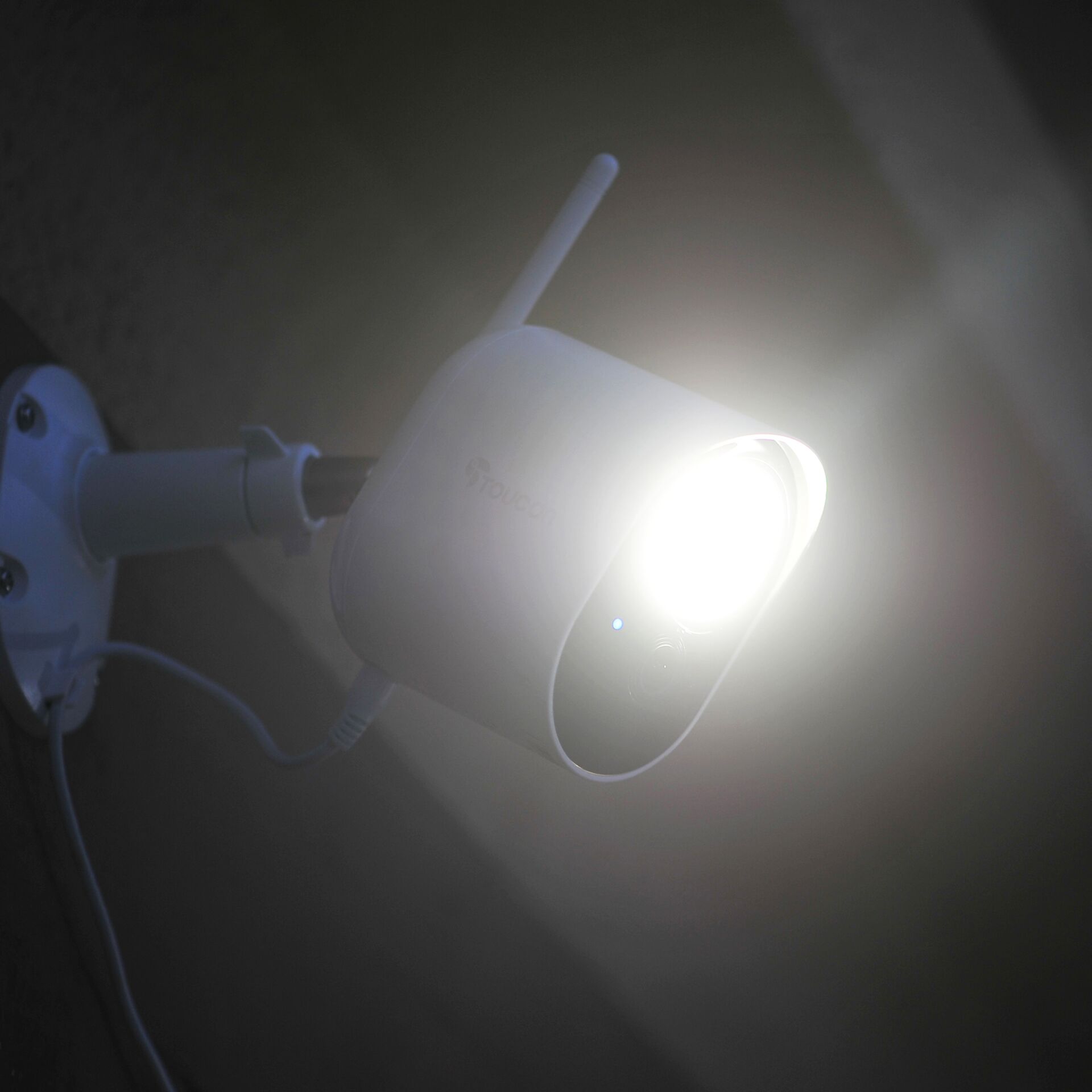 Toucan Security Light Camera with Radar Motion Detection