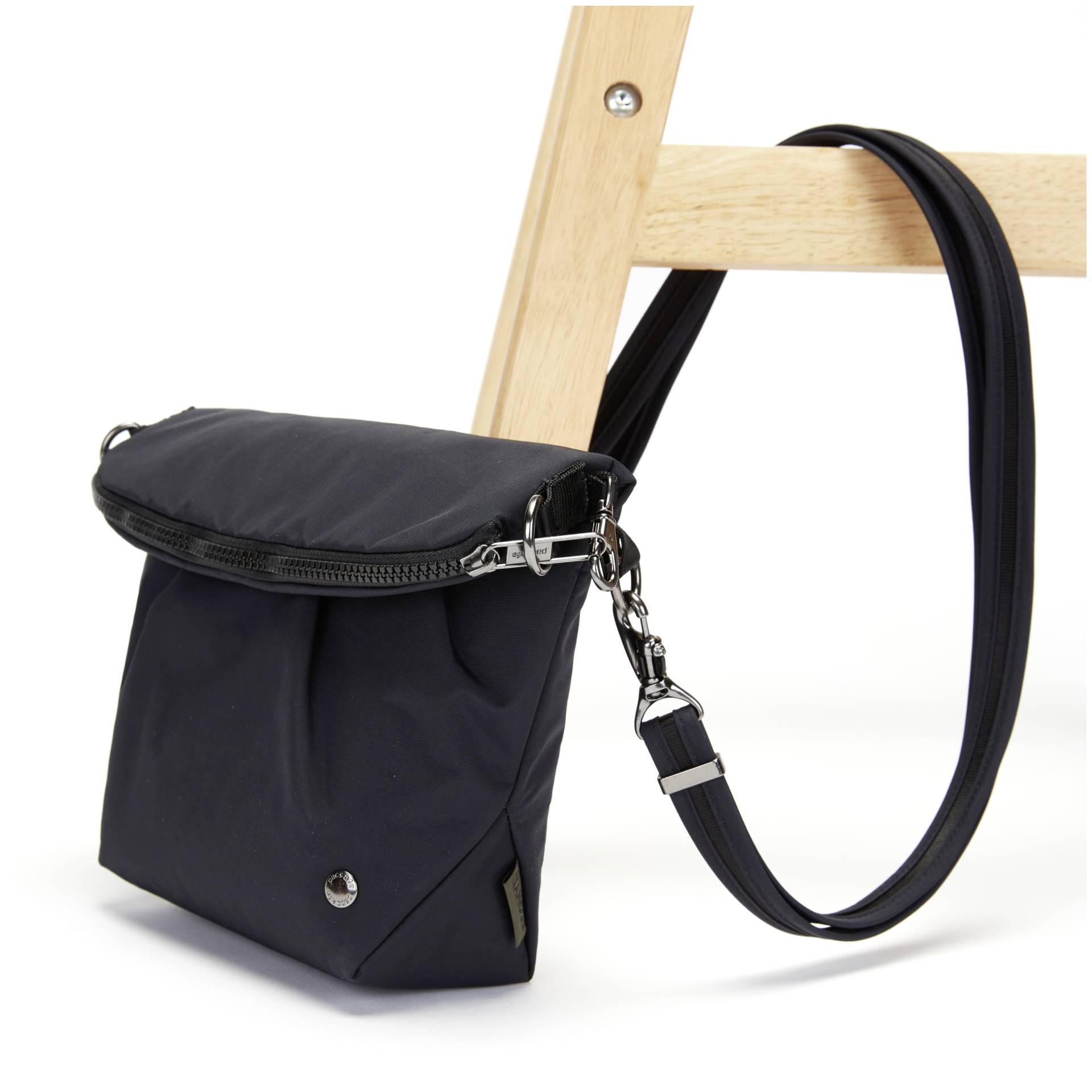 Pacsafe Citysafe CX convertible crossbody ECONYL® nero