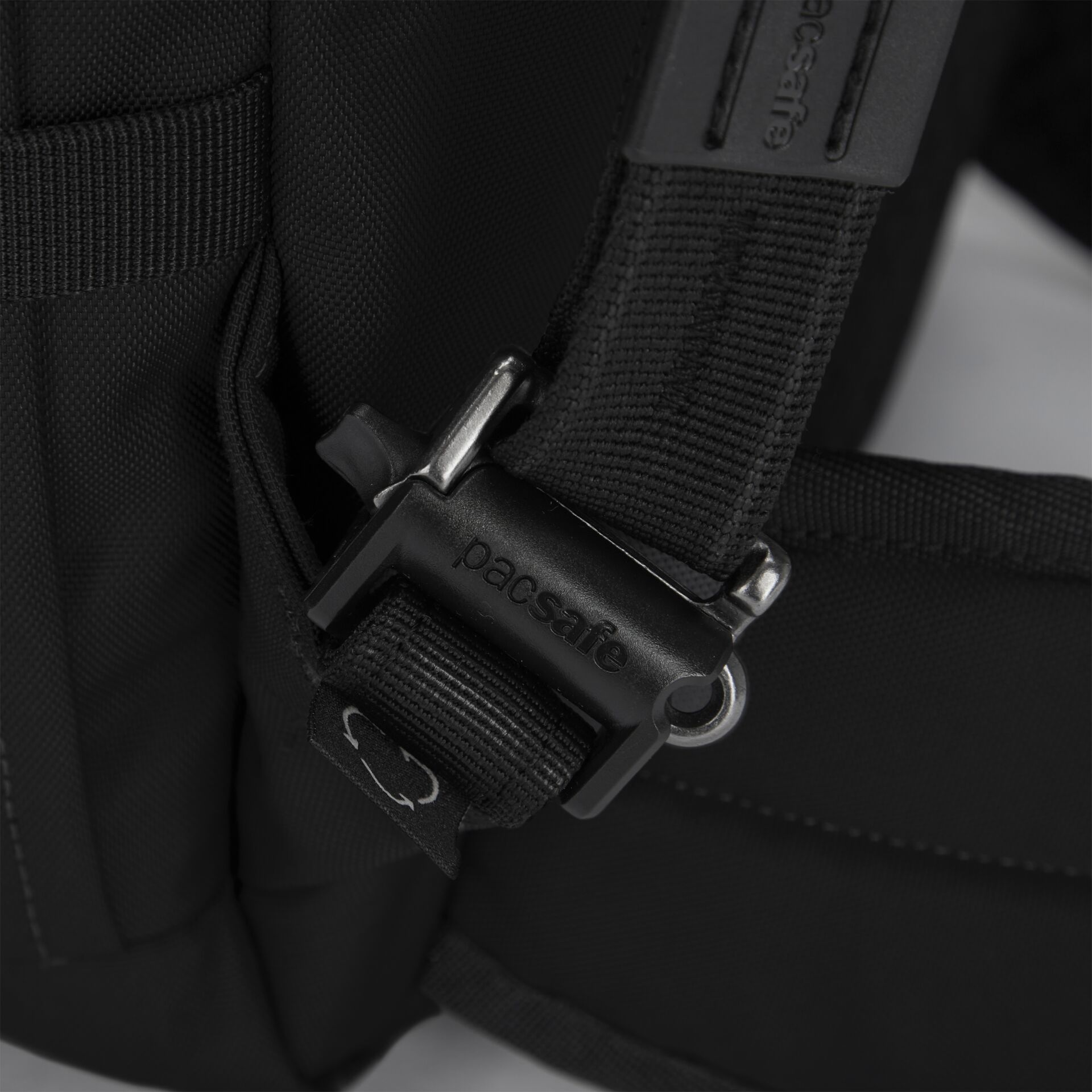 Pacsafe EXP45 Reisetasche schwarz