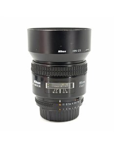 Nikon AF 85/1,8 D + paraluce HN-23
