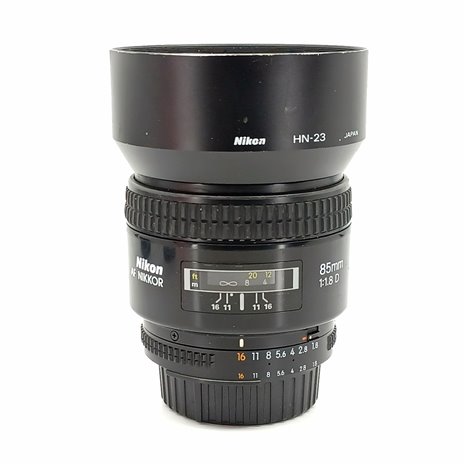 Nikon AF 85/1,8 D + paraluce HN-23