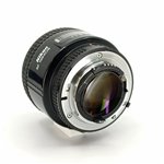 Nikon AF 85/1,8 D + paraluce HN-23