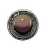 Nikon AF 85/1,8 D + paraluce HN-23